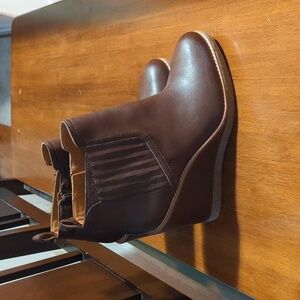 Zodiac Brown Wedge Ankle Booties Women's Size 10